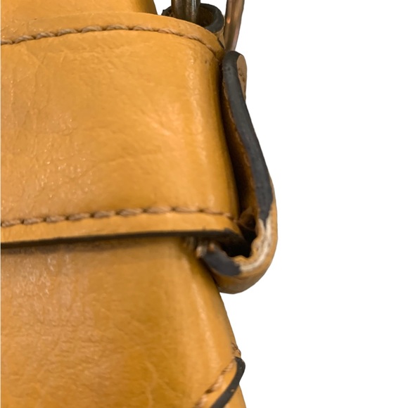 Beautiful AXCESS by Liz Claiborne Cross Body Purse. Carmel colored - Picture 7 of 9